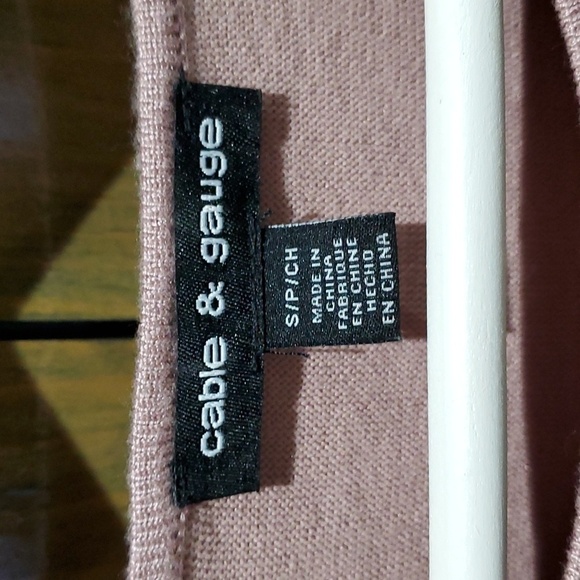 DRESSY PINK LONG SLEEVE TOP W CUT OUTS, COLD SHOULDER SILVER HARDWARE HIGH LOW - Picture 3 of 6